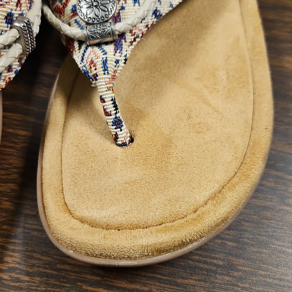 Minnetonka Embroidered Thong Sandals – Size 10 - Picture 4 of 8